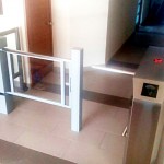 Sistema de control de acceso: Torniquete de acceso y puerta minusválido