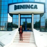 sara-maliqueo-en-el-frontis-de-beninca