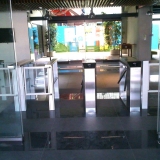 acceso-peatonal-del-canal-de-television-mega